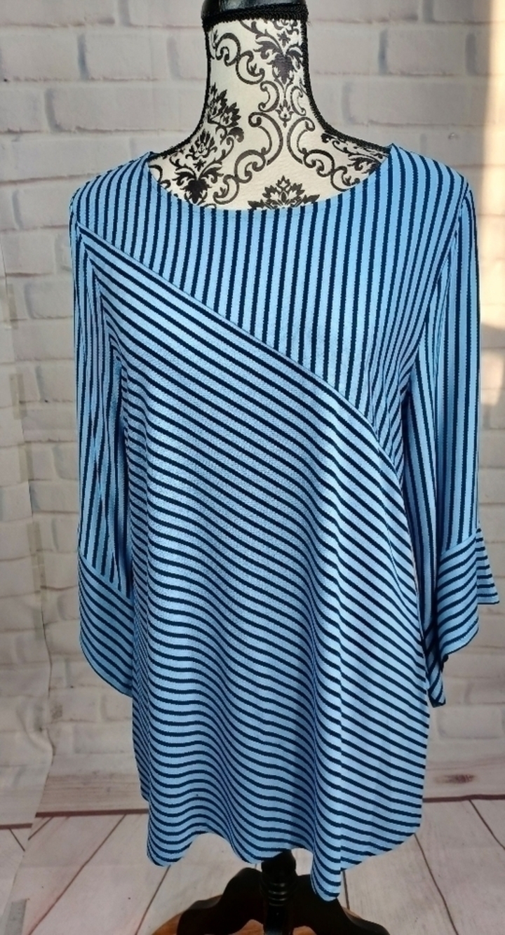 Chico's women's asymmetrical sleeve stripe print stretch knit top size 2 b19a